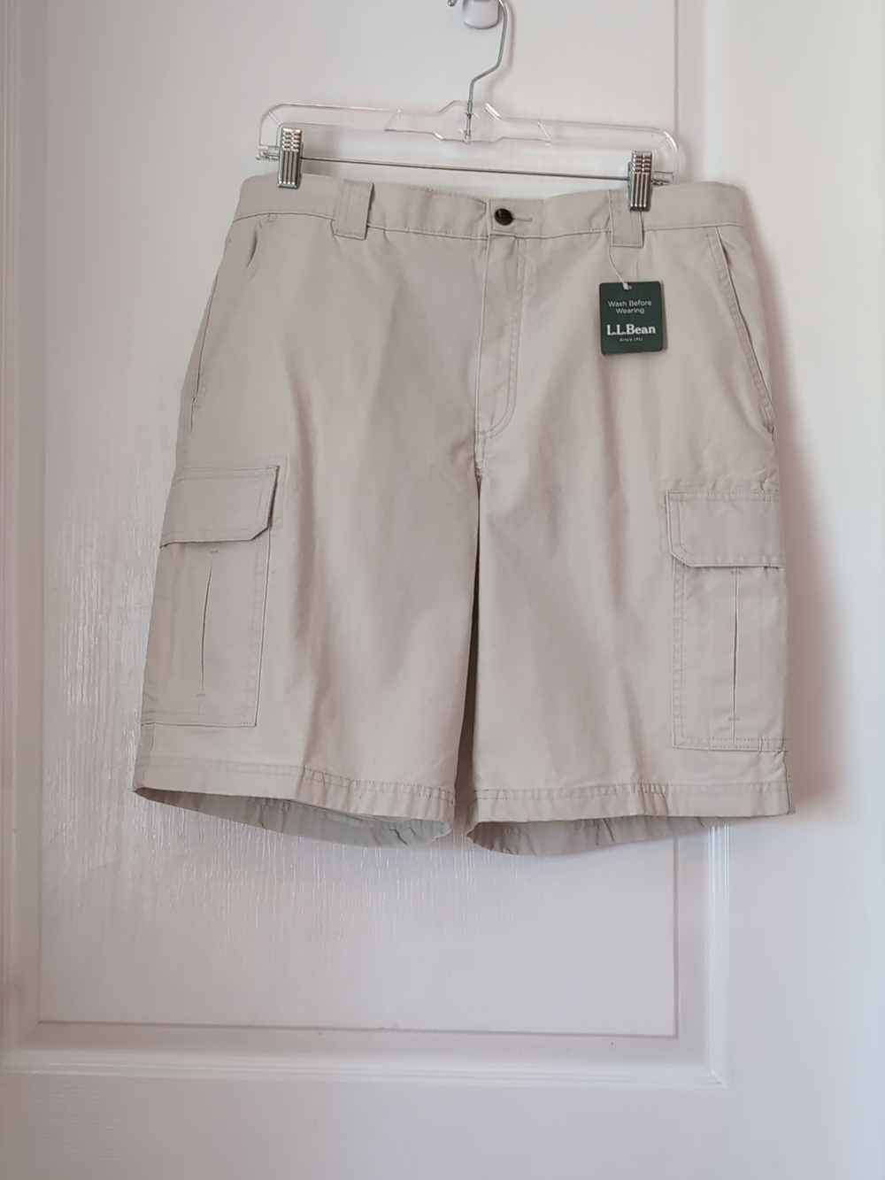 L.L Bean Sturdy Cotton Cargo Shorts. Size 35. NEW!  Color: Stone